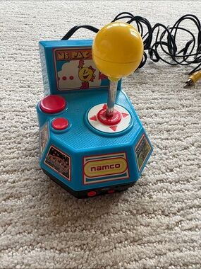 Namco Ms.Pac-Man 5-in-1 TV Plug N Play Game Jakks Pacific 2004 Game